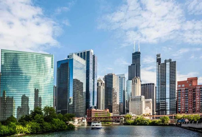Chicago skyline featuring modern skyscrapers along a river