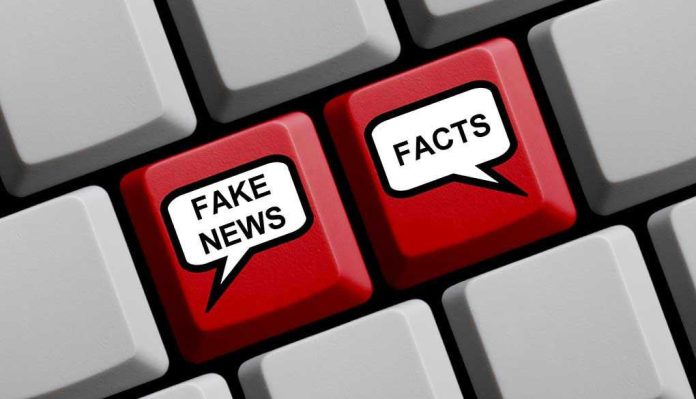 Keyboard keys labeled Fake News and Facts.