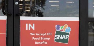 store door sign about EBT SNAP acceptance
